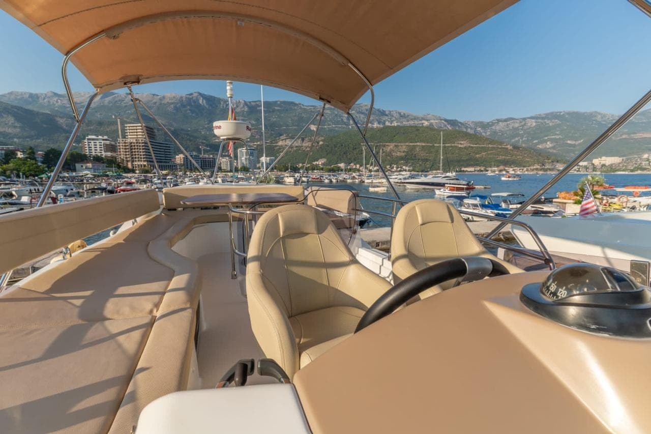 Beneteau Monte Carlo 47 - photograph 9