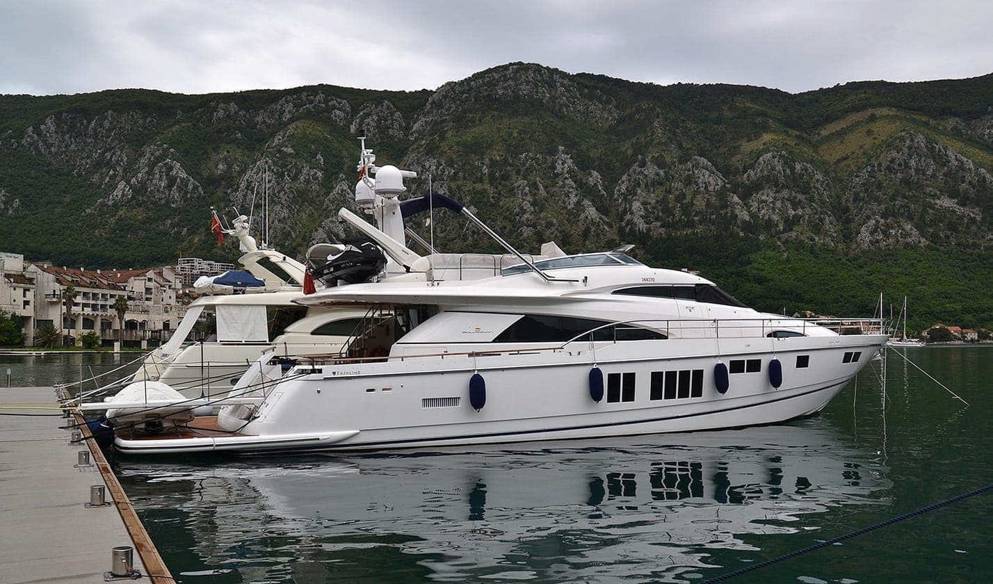 Fairline Squadron 78 - photograph 1