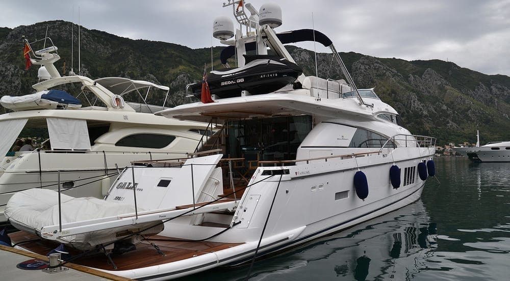 Fairline Squadron 78 - photograph 3