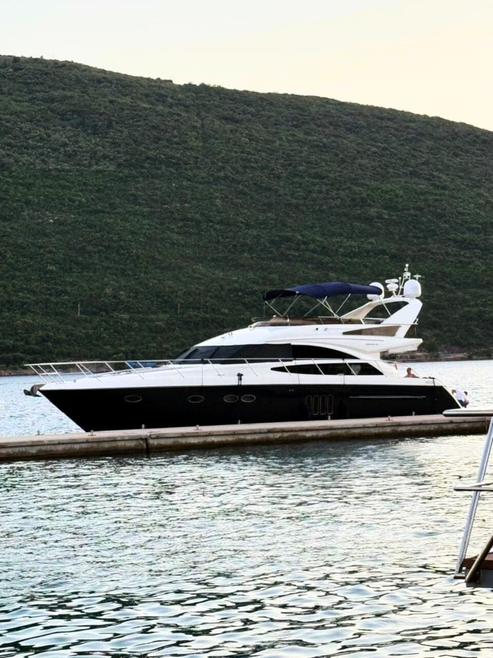 Princess 62 Fly - photograph 1