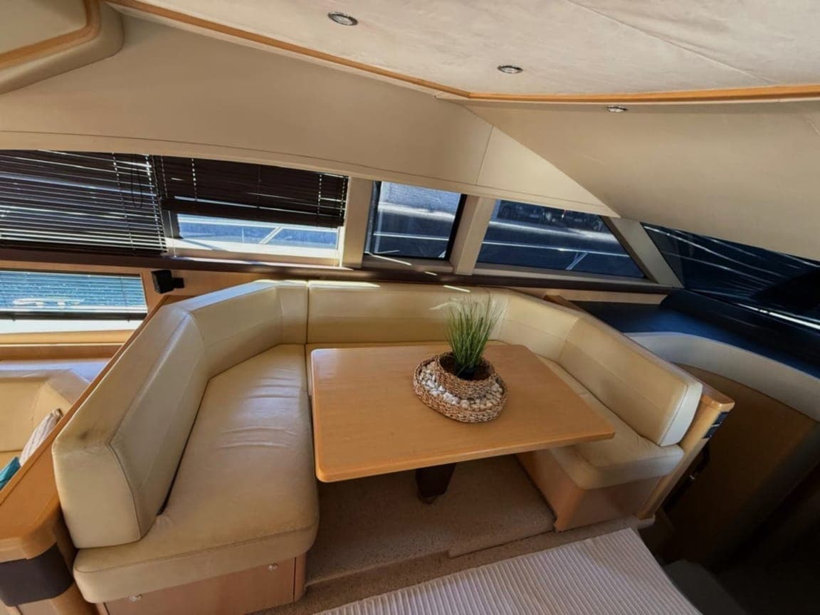 Princess 62 Fly - photograph 3