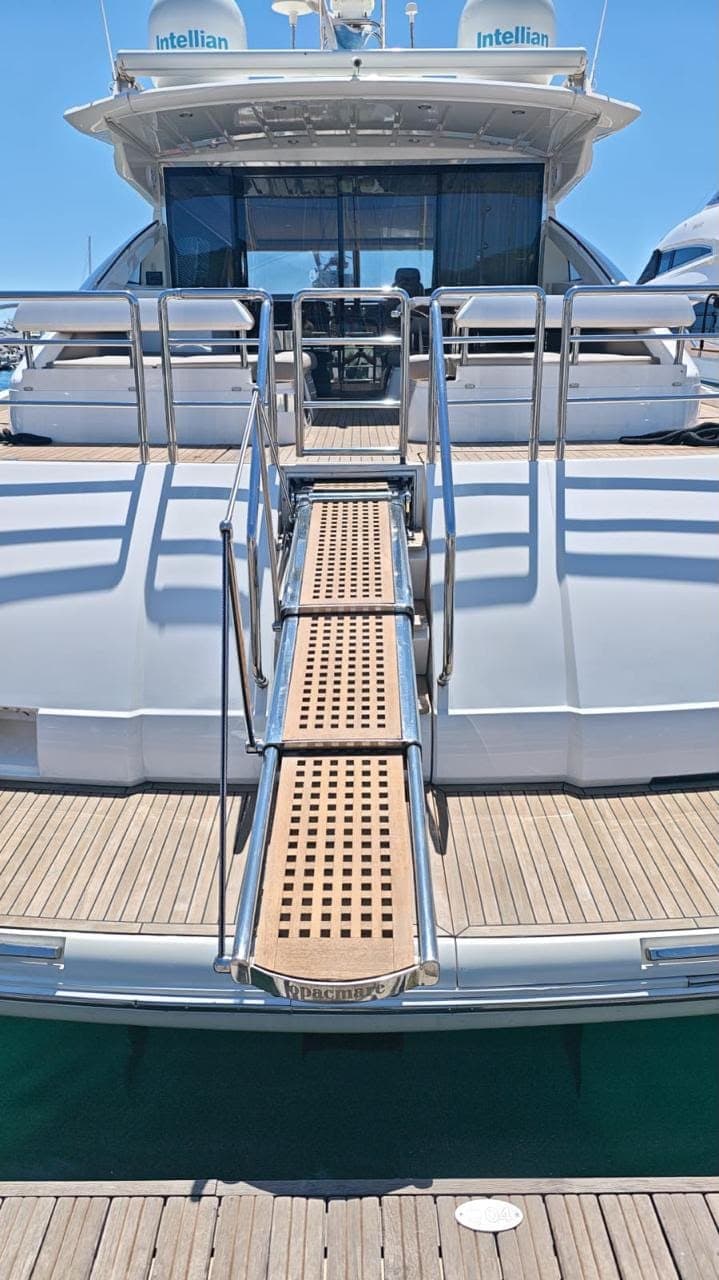 Princess V65 - photograph 4