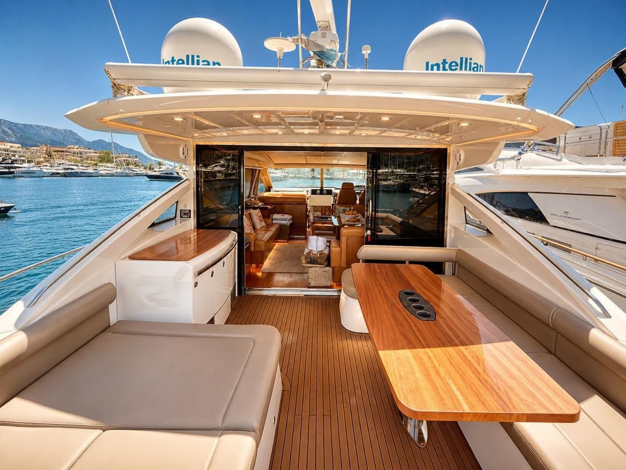 Princess V65 - photograph 6